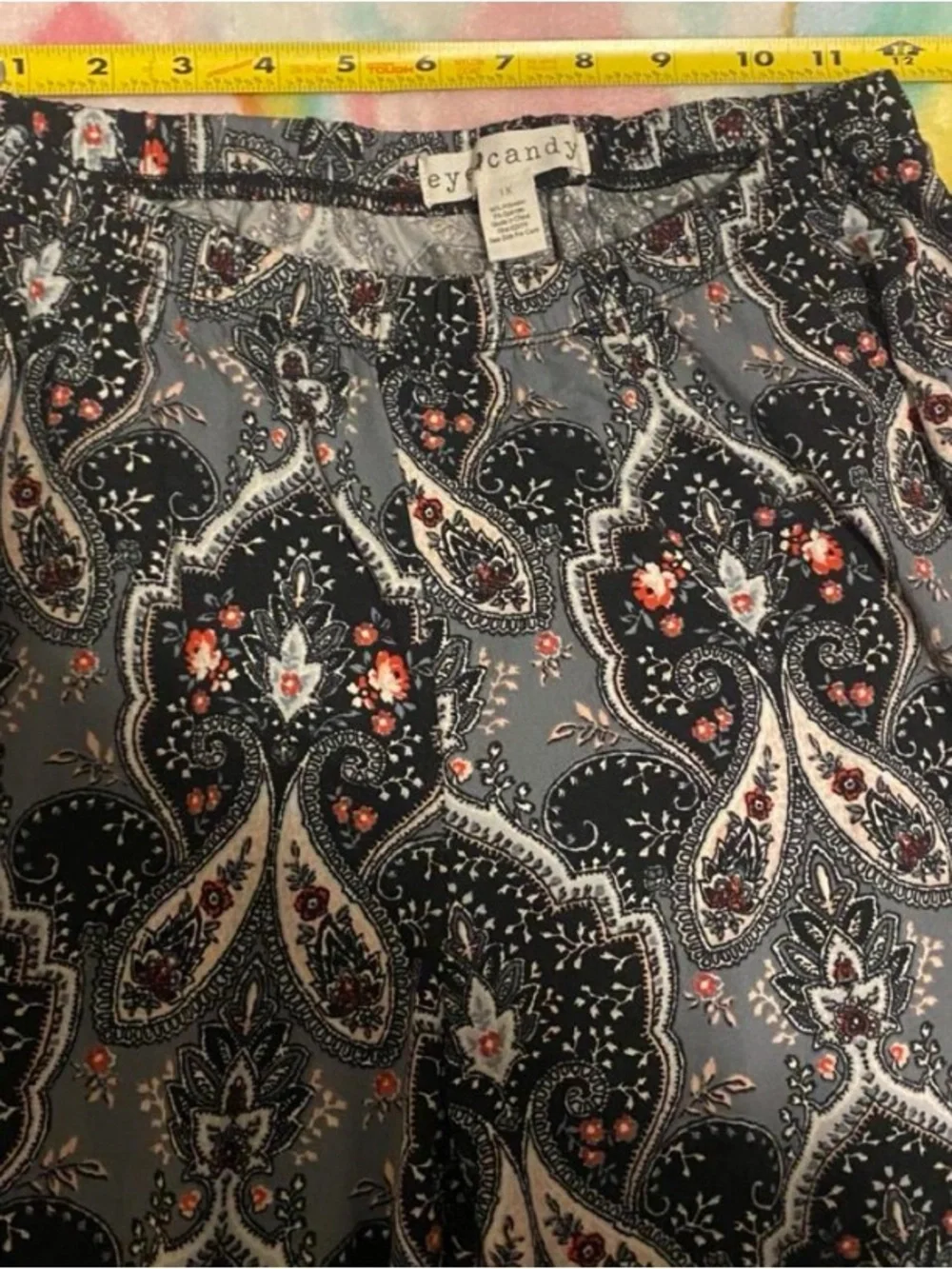 eye candy black paisley